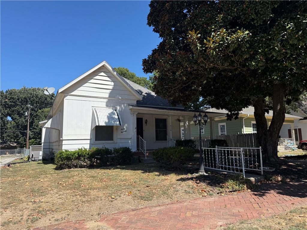 714 W 8th Street