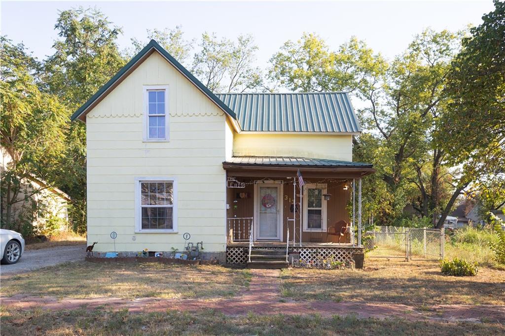313 W 2nd Street