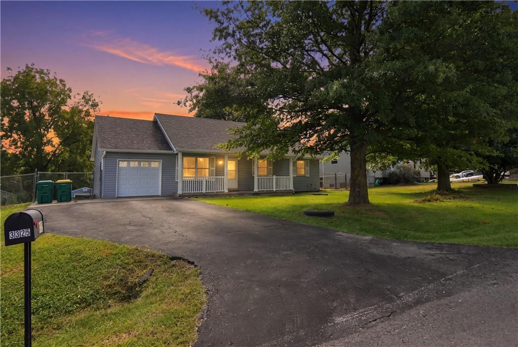 3325 N 85th Place