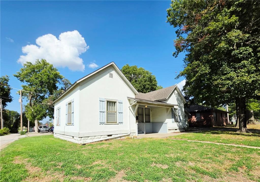 305 E JACKSON Street