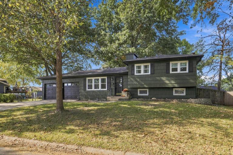 7402 Edgewood Boulevard - Photo 1