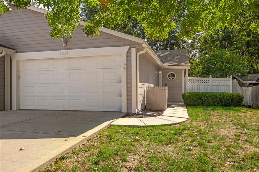 1521 E 123rd Street - Photo 1