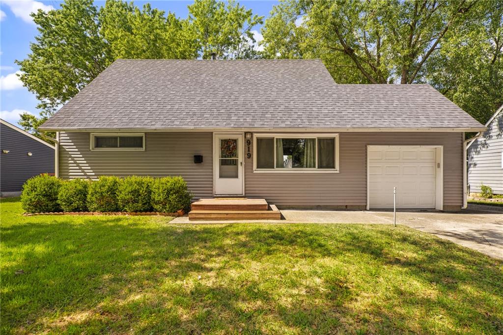 919 S Sunset Drive S