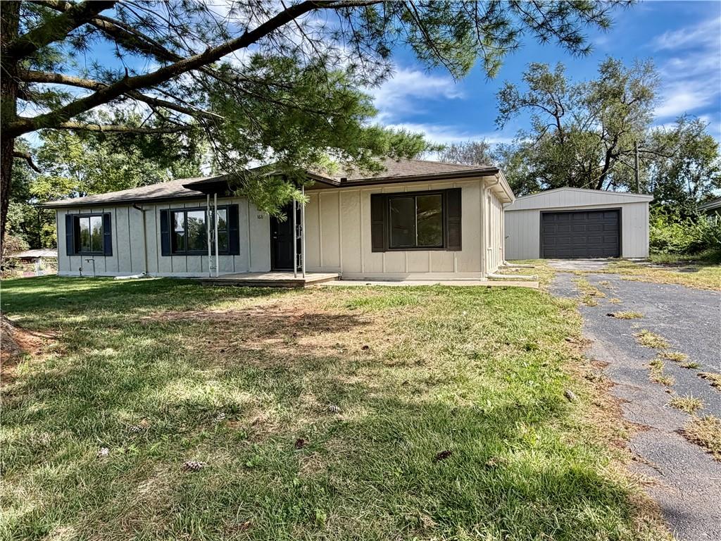 1611 SE Willow Road - Photo 1