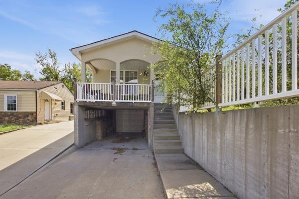 3129 Longwood Avenue