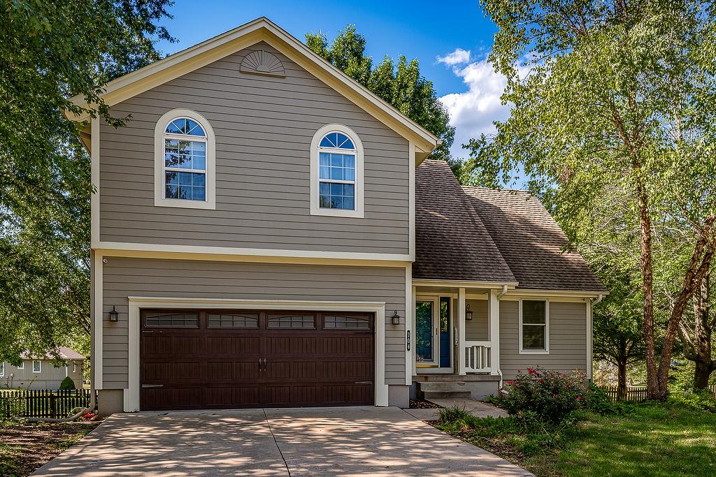 704 Lark Street - Photo 1
