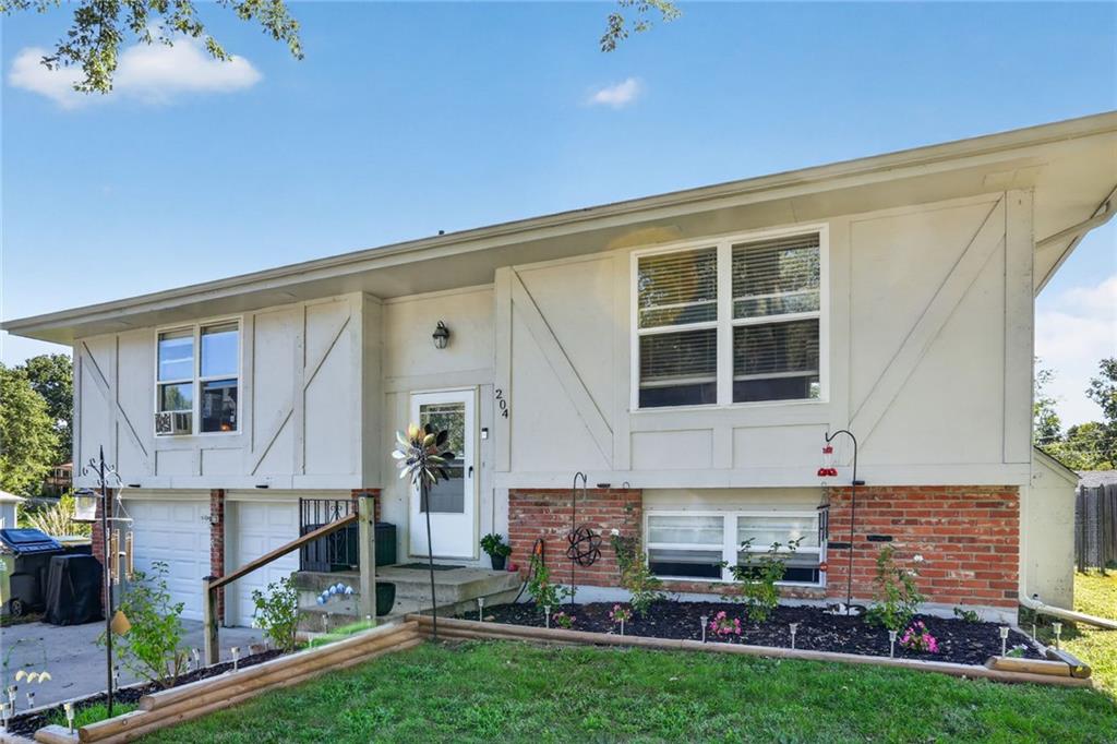 204 SE CROMWELL Street - Photo 1