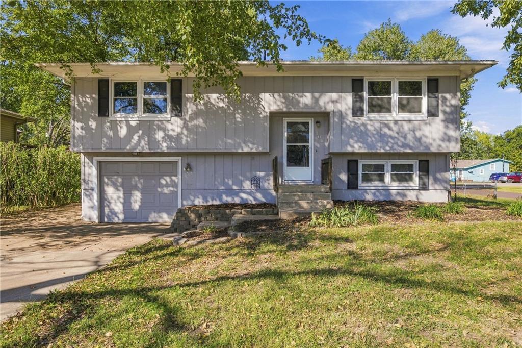 300 W Johnson Street - Photo 1