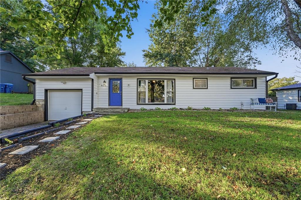 405 NE Moreland Drive - Photo 1