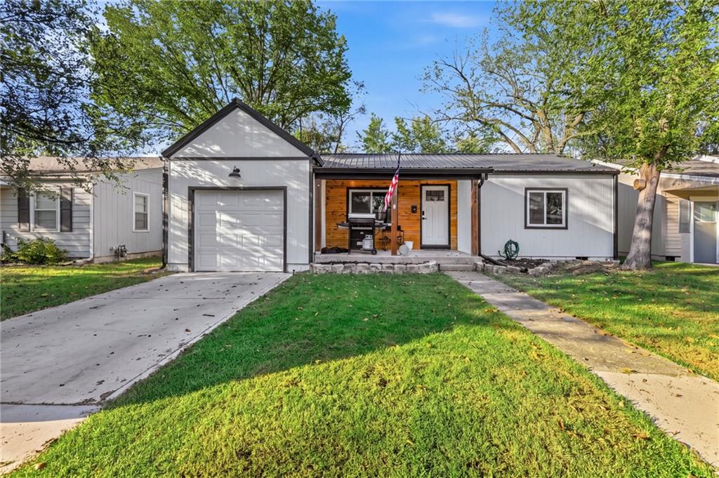 1734 Main Street - Photo 1