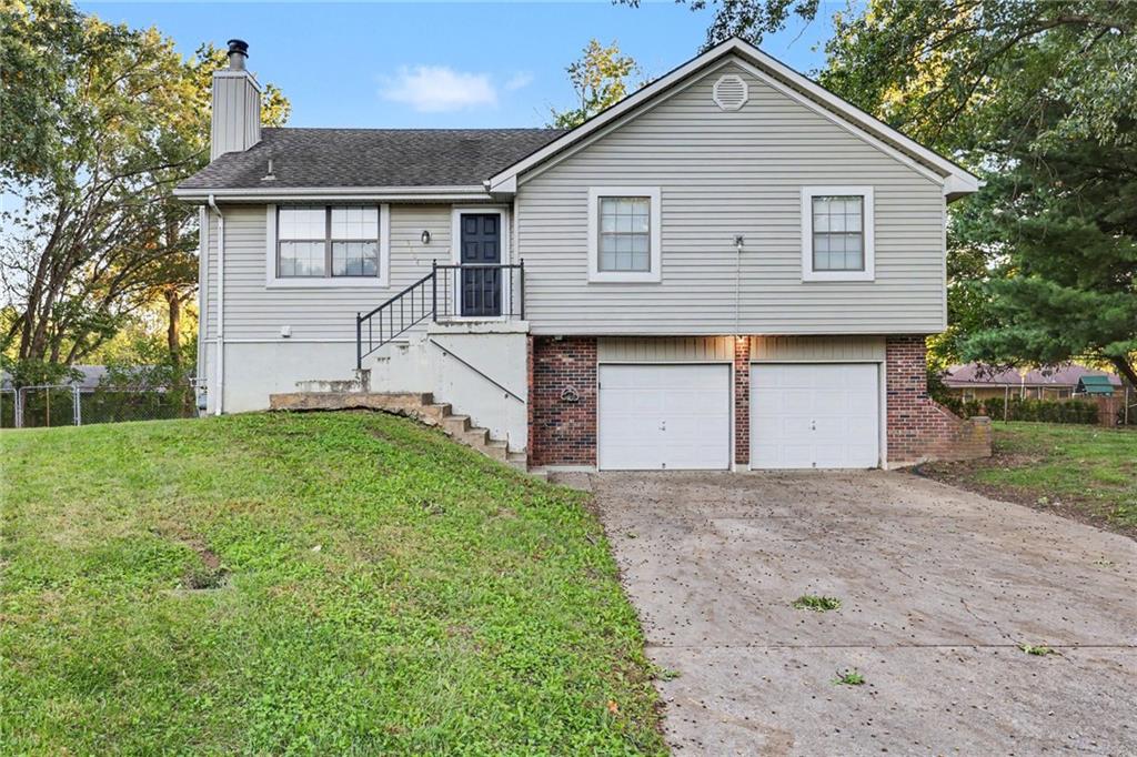 3804 NE Woods Court - Photo 1