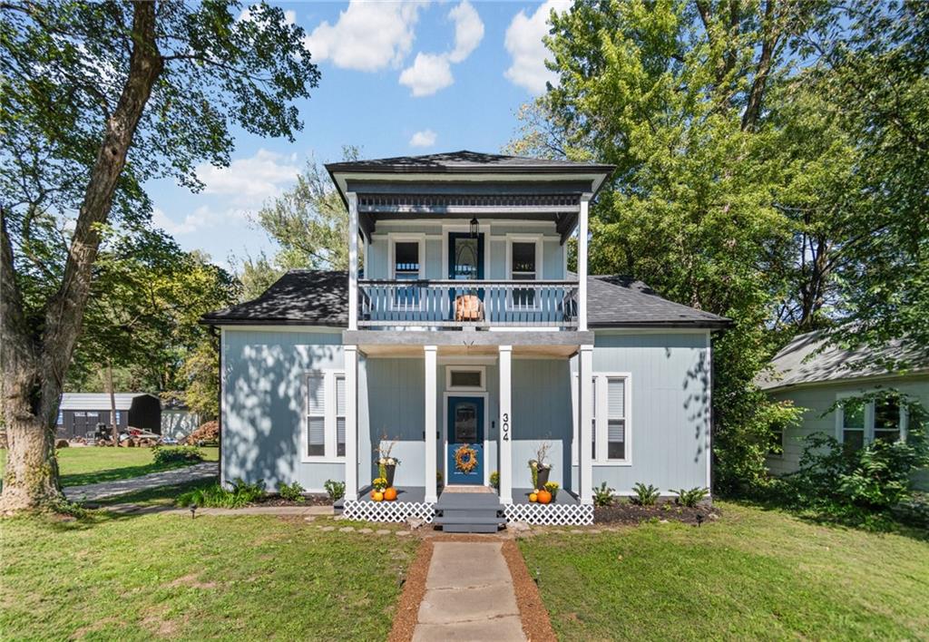 304 W Royle Street - Photo 1