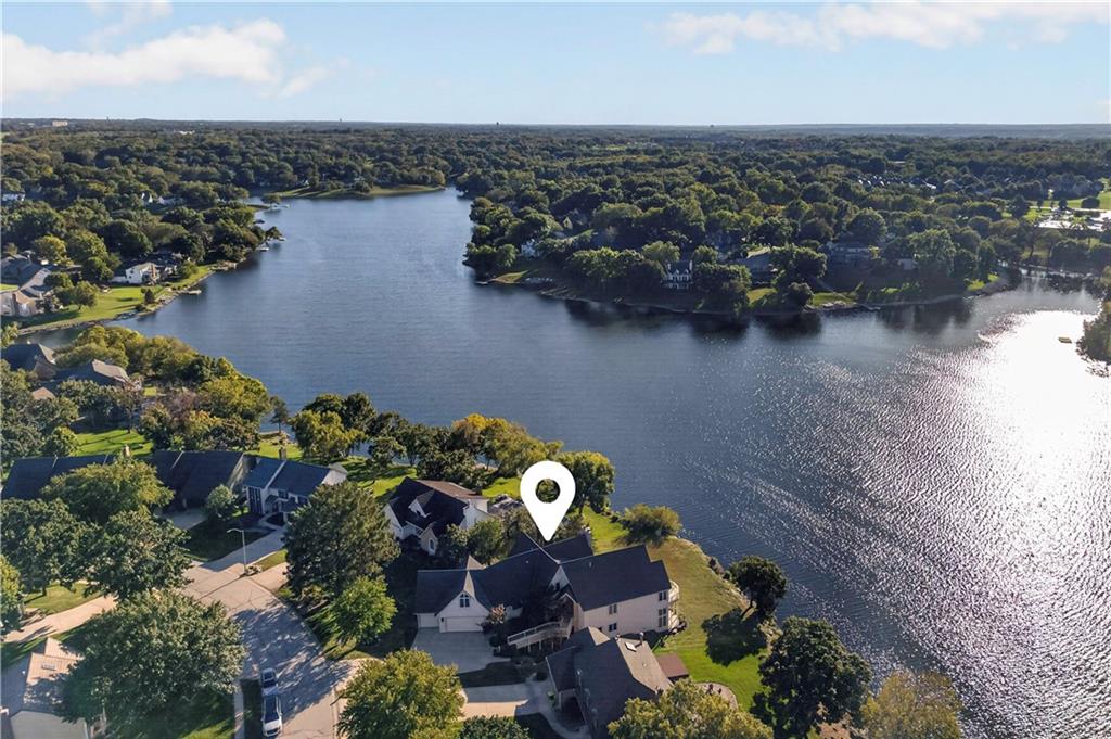 118 NE Edgewater Drive - Photo 1