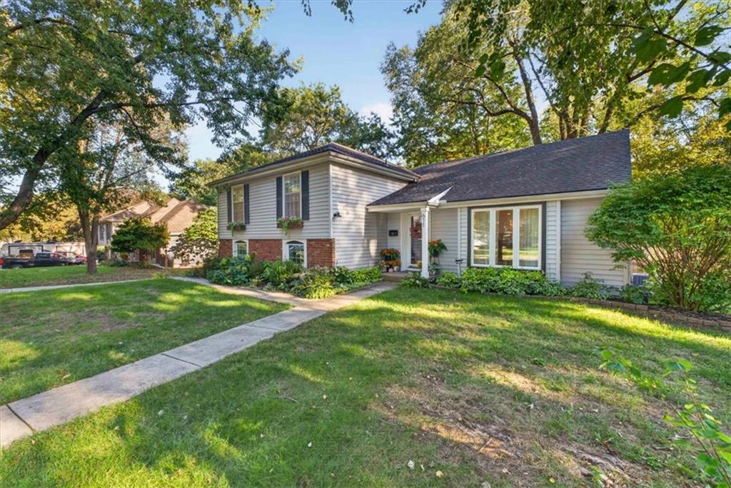 611 W Santa Fe Trail - Photo 1