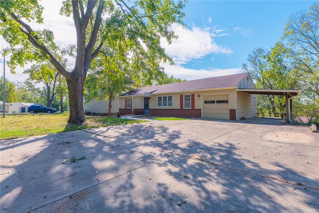 5820 N Lenox Avenue - Photo 1