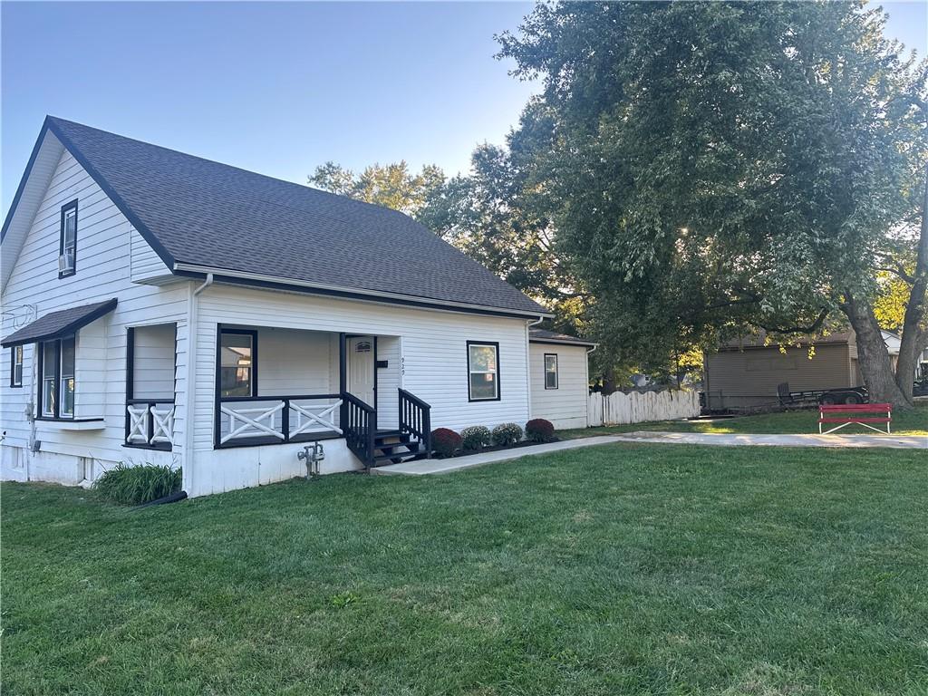 929 E Walnut Street - Photo 1