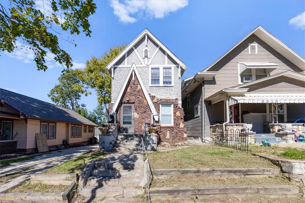 2012 Grandview Boulevard