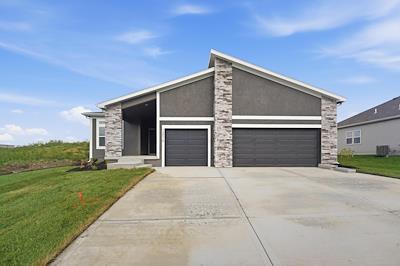 1600 SW 9th Street - Photo 1