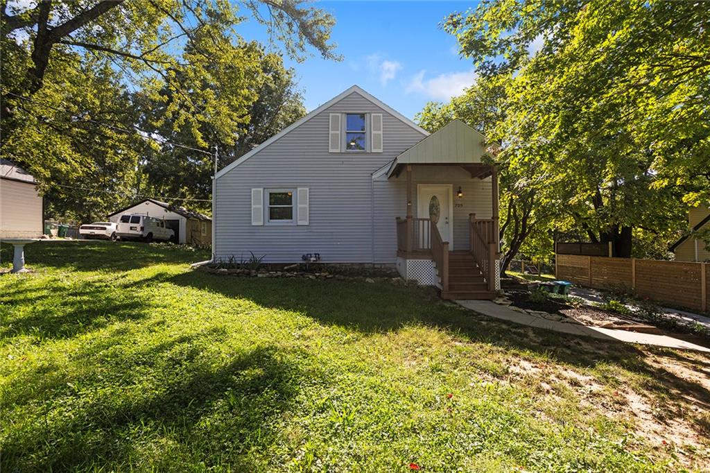 705 NE Lindberg Drive - Photo 1
