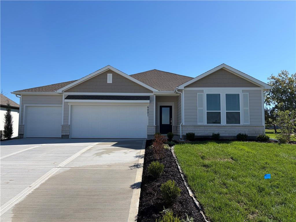 4001 NE Apple Grove Drive - Photo 1