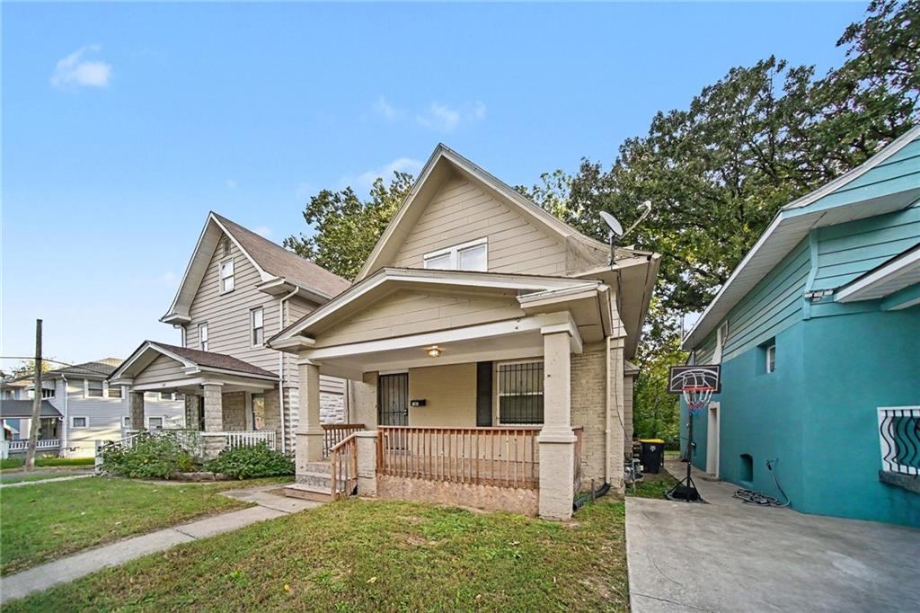 1603 Elmwood Street - Photo 1