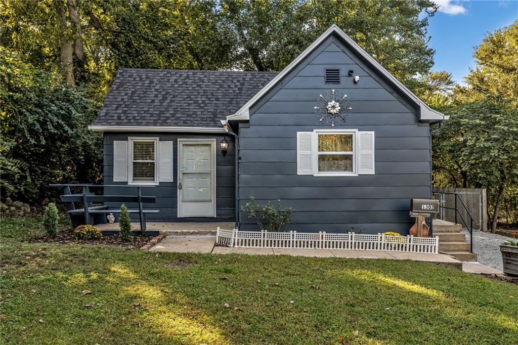 1302 S Hedges Avenue - Photo 1