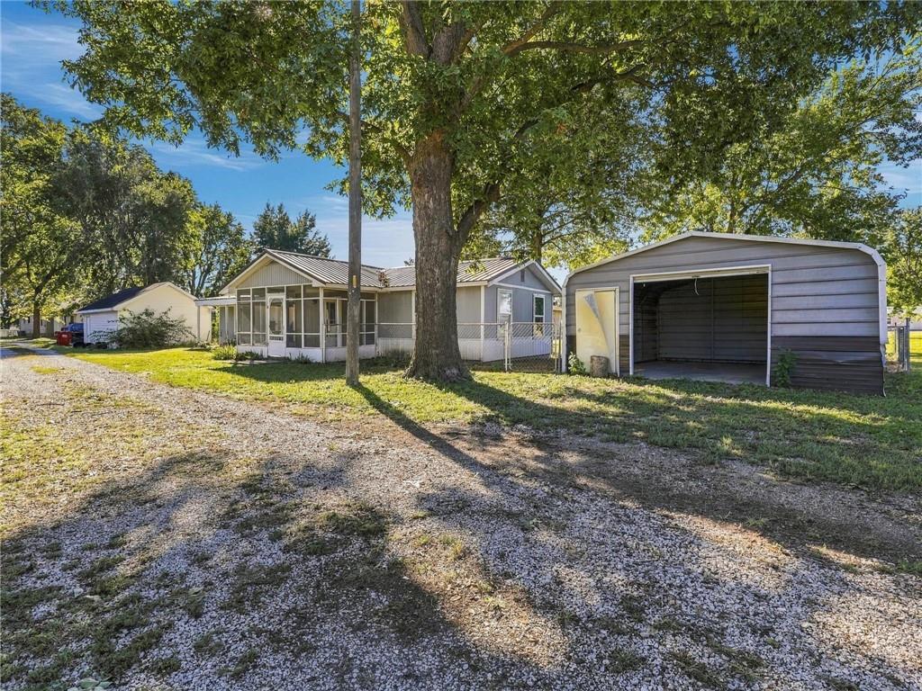 302 1/2 S Bissell Street - Photo 1