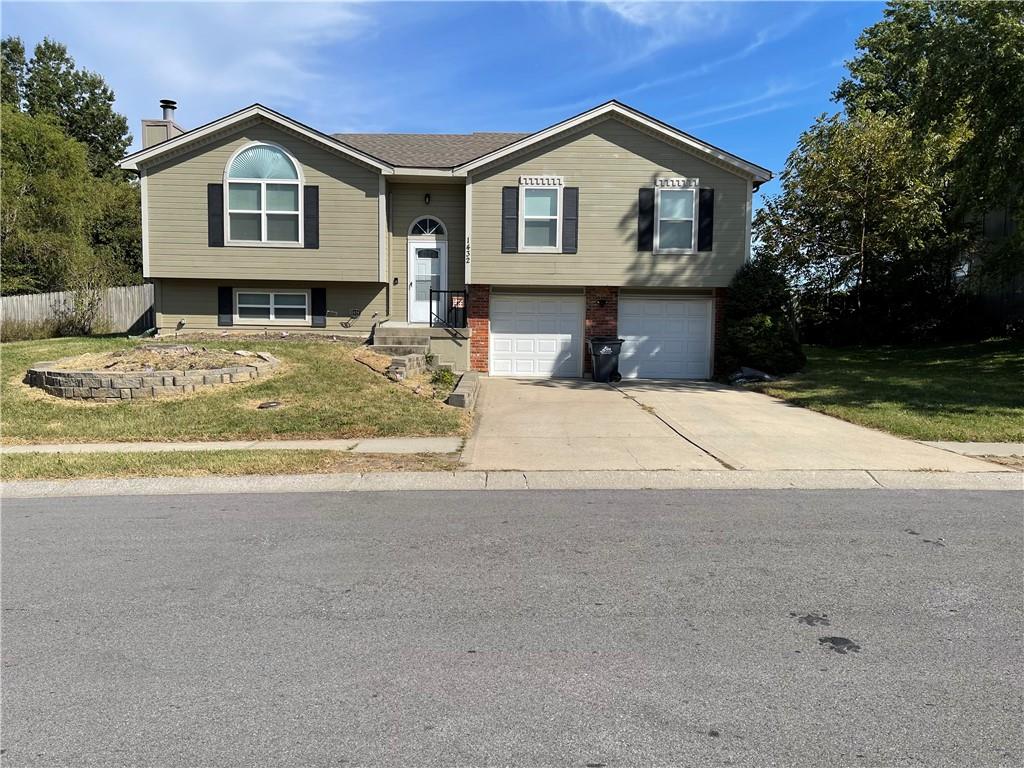 1432 NW Yankee Drive - Photo 1
