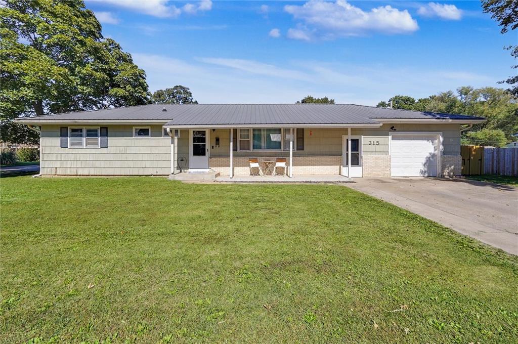 315 E Monroe Avenue - Photo 1