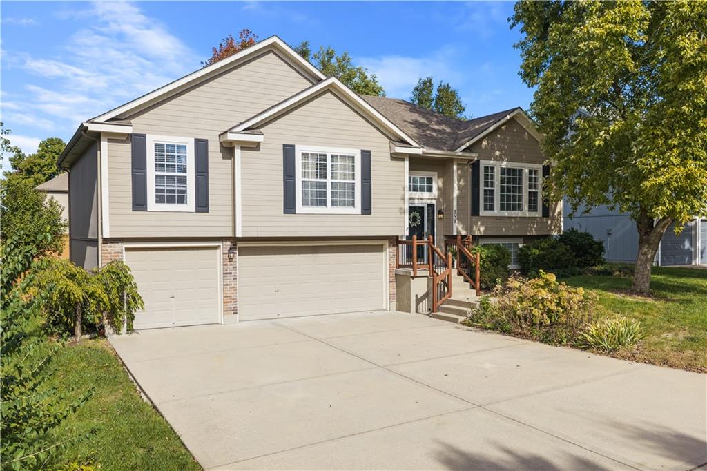 958 NW Maplewood Court - Photo 1