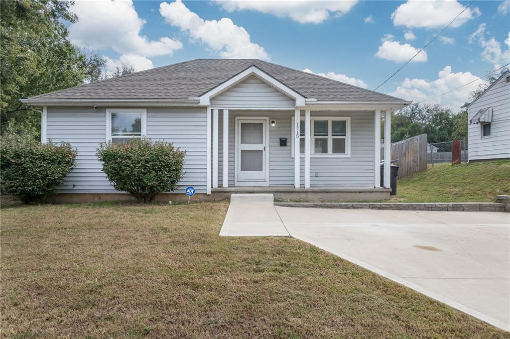 1715 Borden Avenue - Photo 1