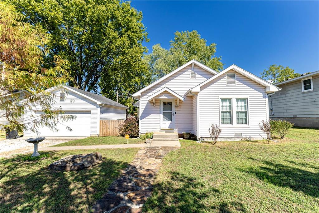 402 E 4th Street - Photo 1