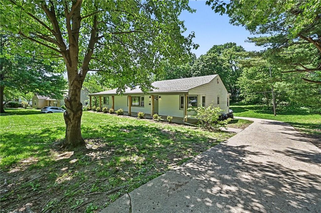 613 E Red Road - Photo 1