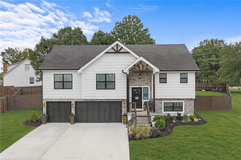 1803 NW Madi Court - Photo 1