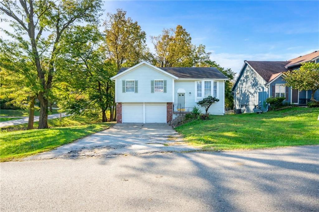 5511 NE 50th Street - Photo 1