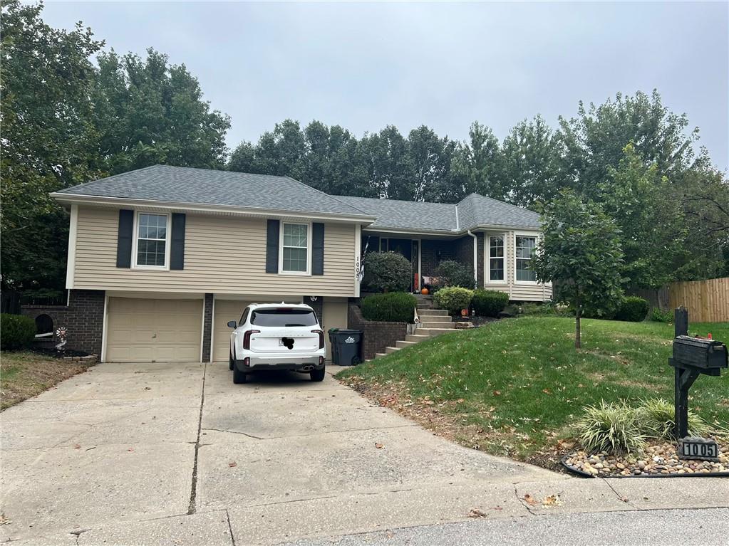 1005 SW HIAWATHA Drive - Photo 1