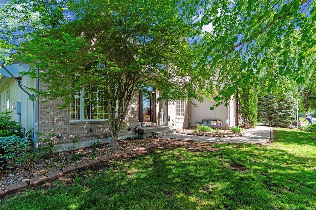 15733 Pine Circle - Photo 1