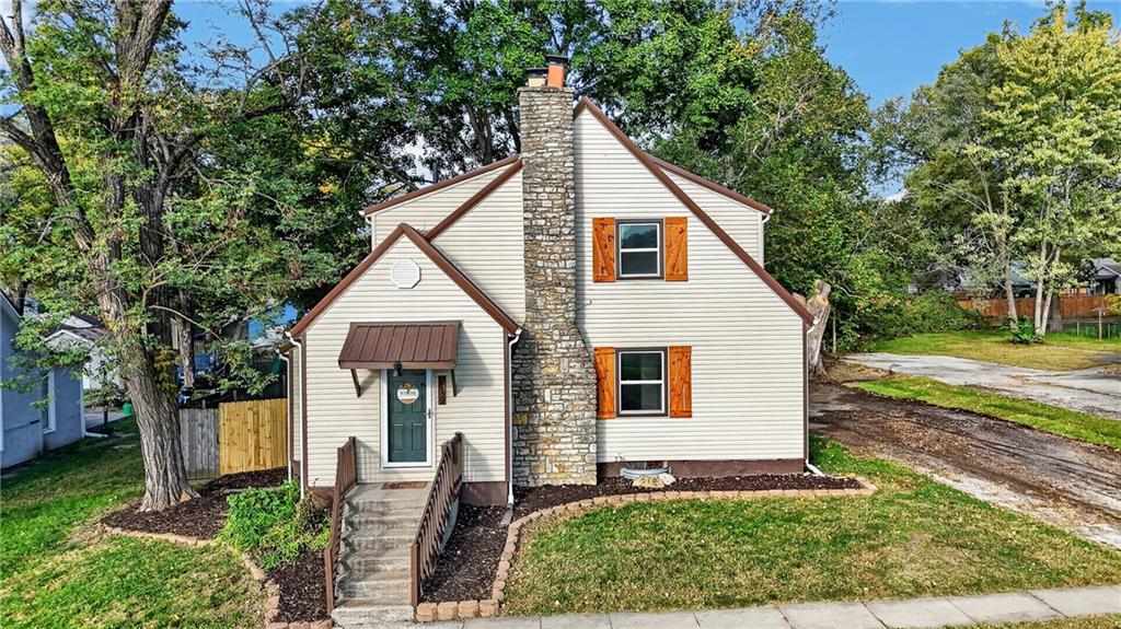 219 S FRONT Street - Photo 1