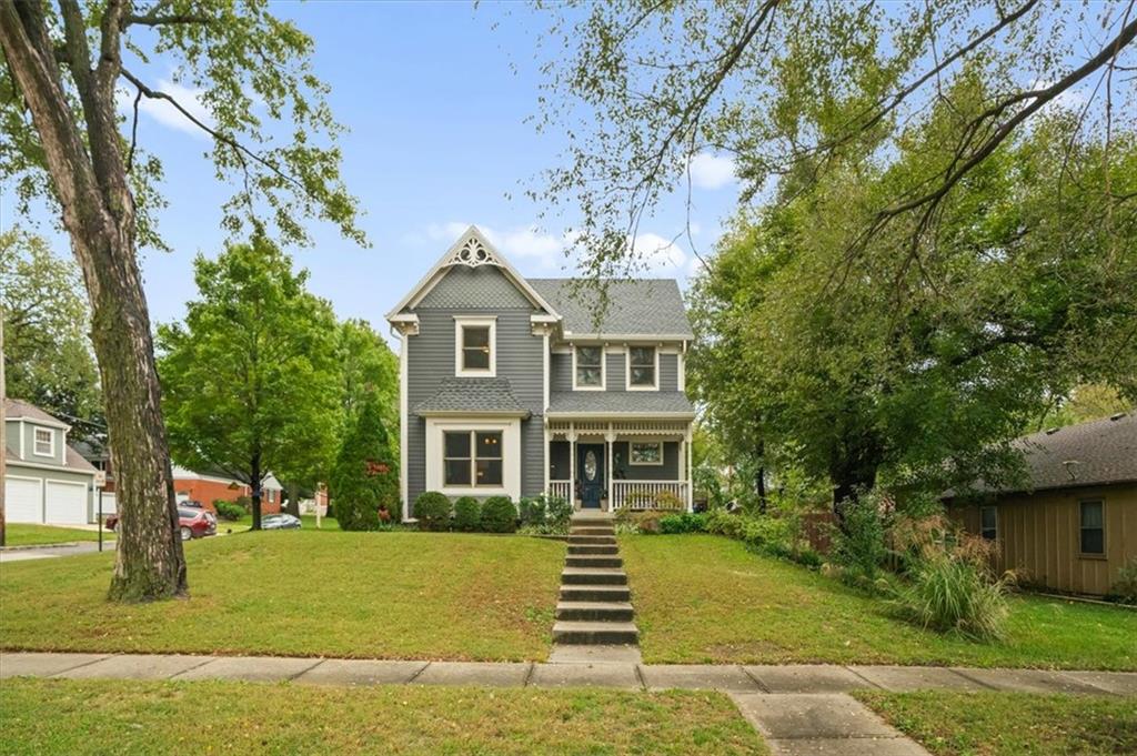 409 E Shawnee Street - Photo 1