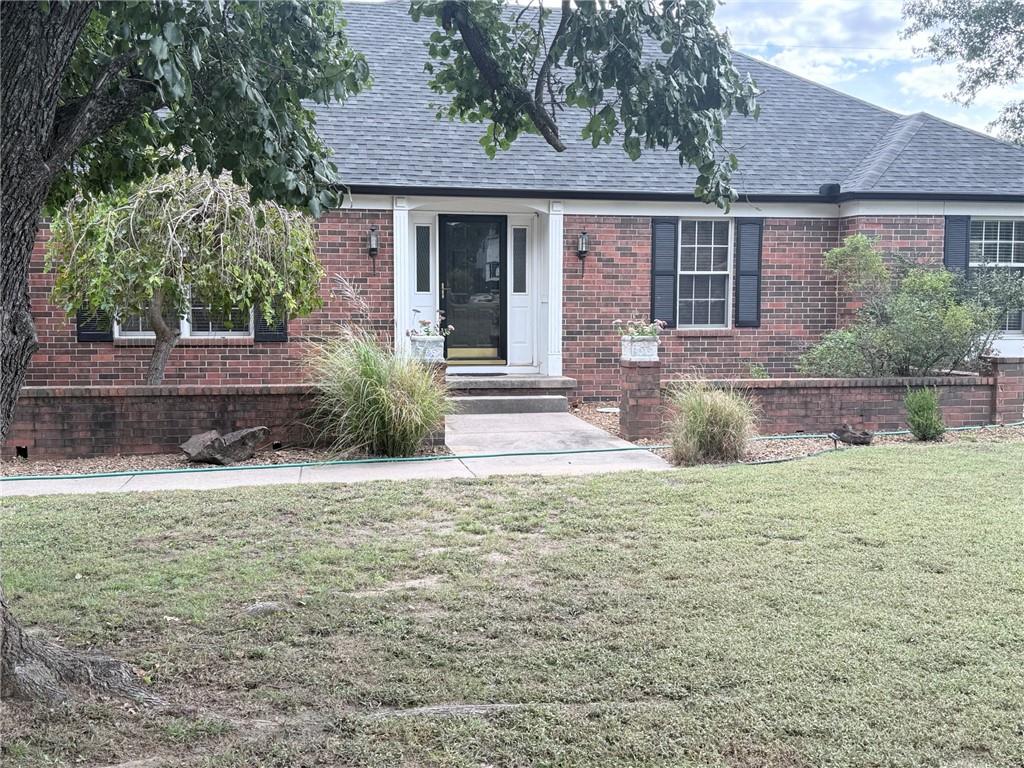 2604 Country Club Circle