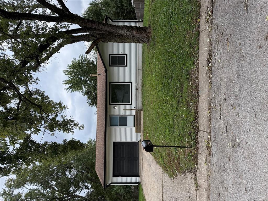 18813 Powahatan Court W - Photo 1
