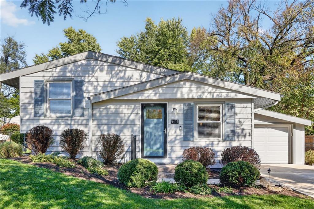 5404 NE 43rd Street - Photo 1