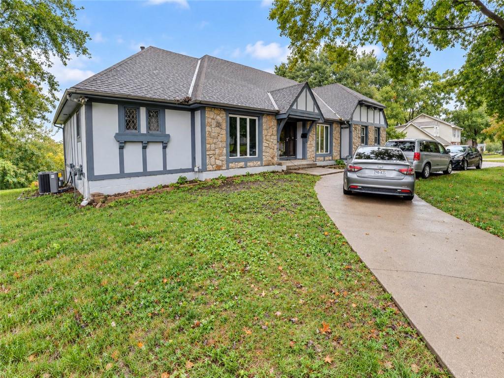 3424 S Norwood Avenue - Photo 1