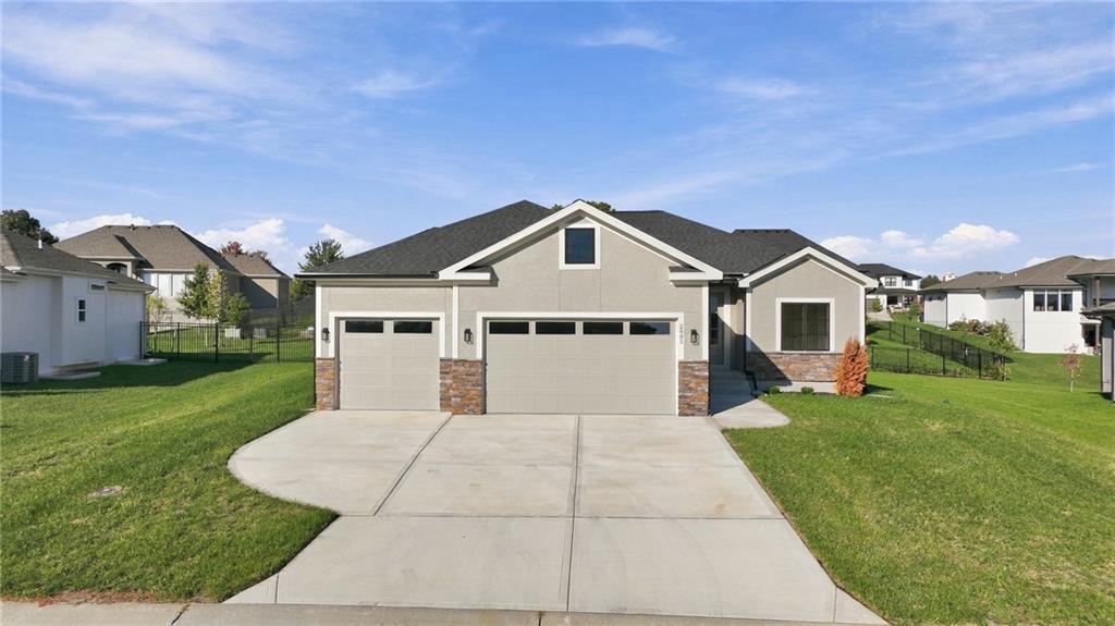 2605 NE Crestview Street - Photo 1