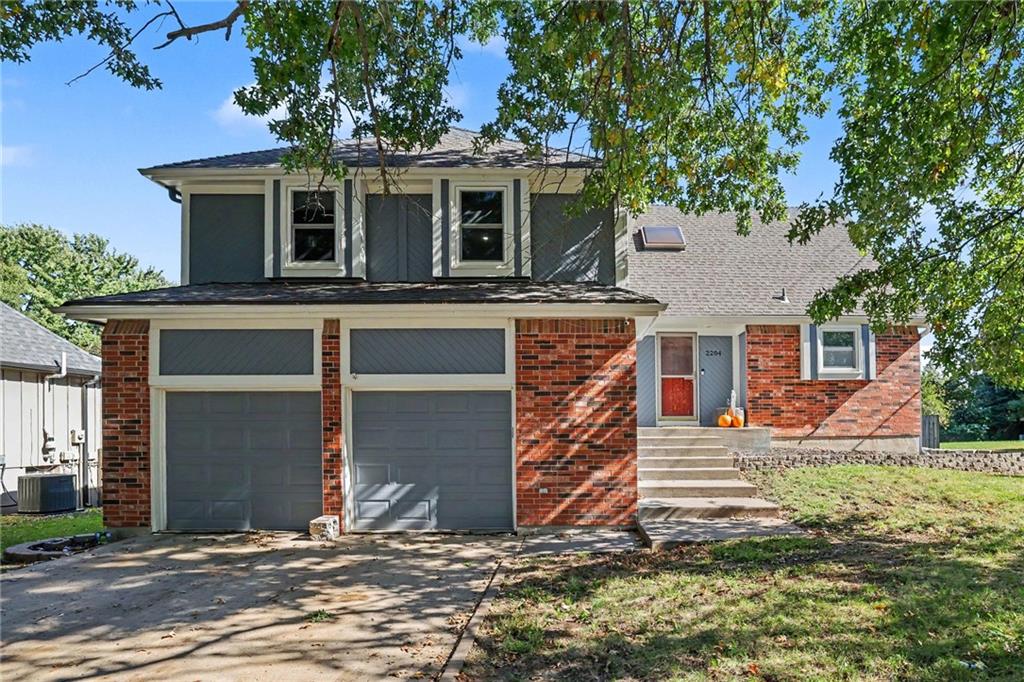 2204 S Apache Street - Photo 1