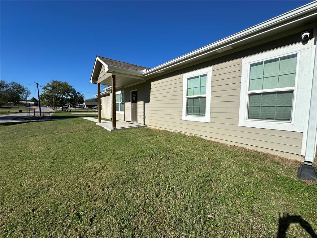 209 E 2nd Street - Photo 1