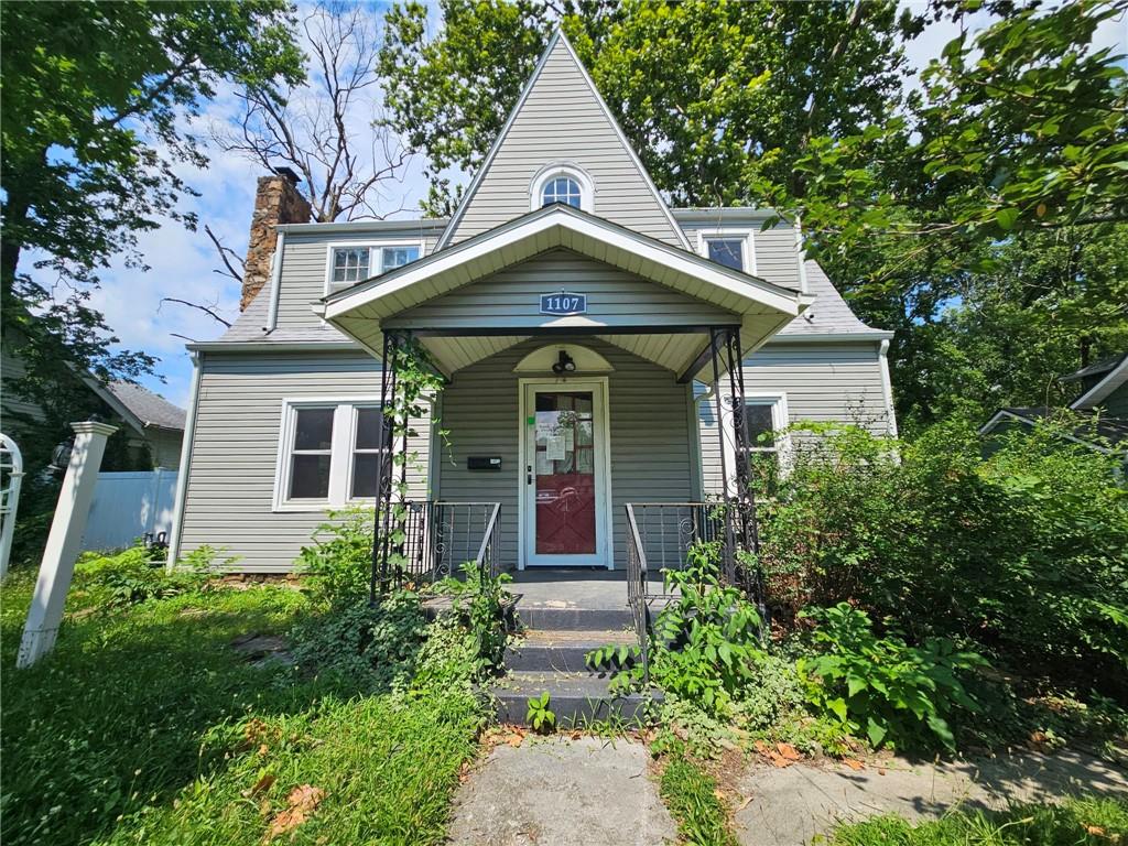 1107 S Maple Street - Photo 1