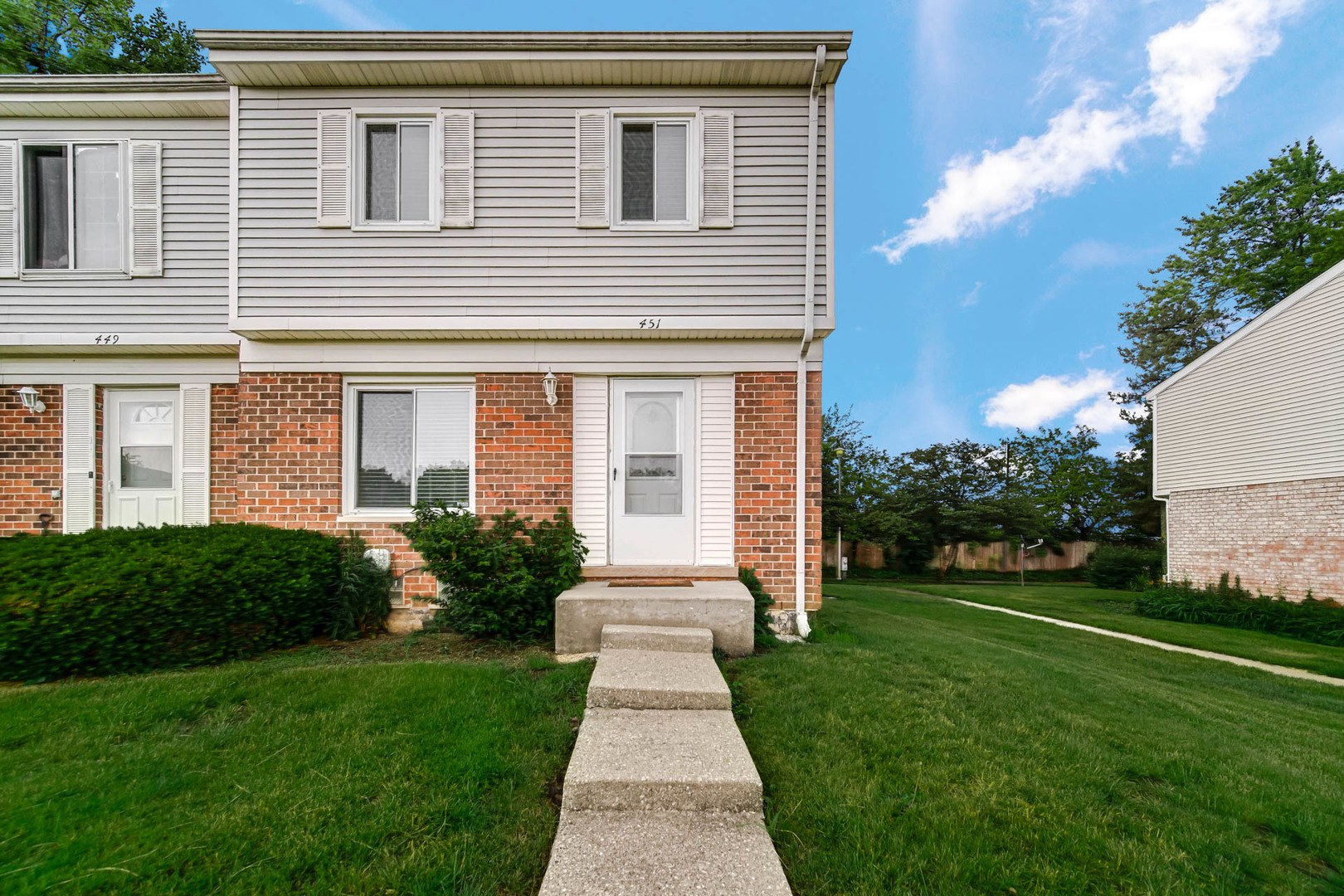 451 YORKSHIRE Square #451