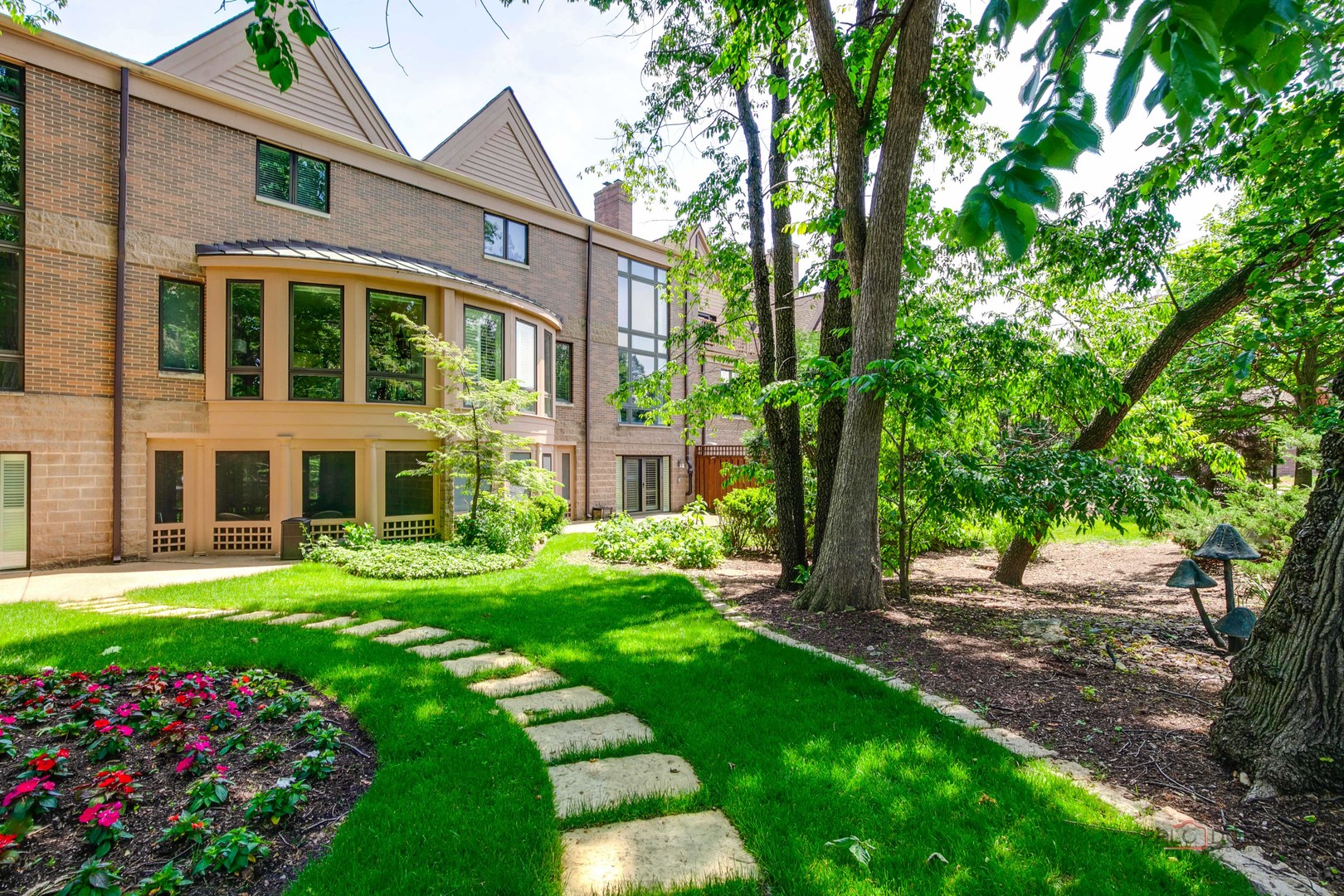 1302 Hawthorne Lane #1302