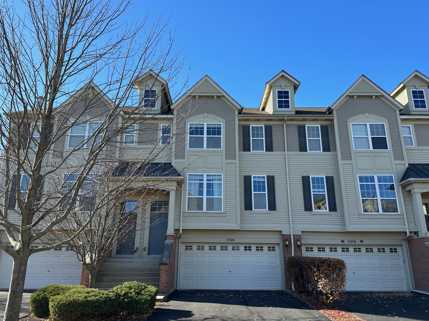 3376 BRADBURY Circle